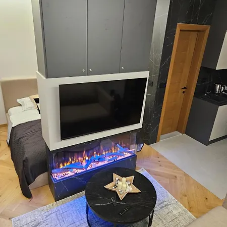 Kristal Lux Violeta アパート ヤホリナ