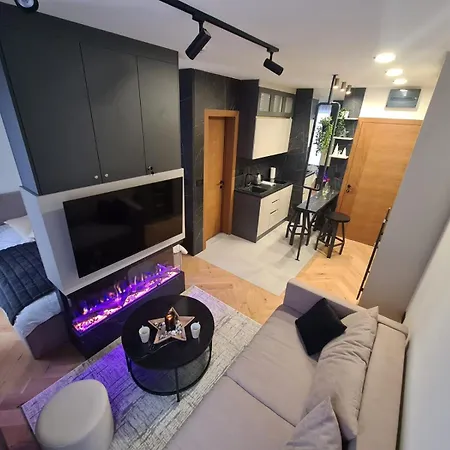 Kristal Lux Violeta アパート ヤホリナ